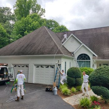Huskey's Paint & Design - One of our crews pressure washing a large residential home - Painters Near Me - Sylva, North Carolina