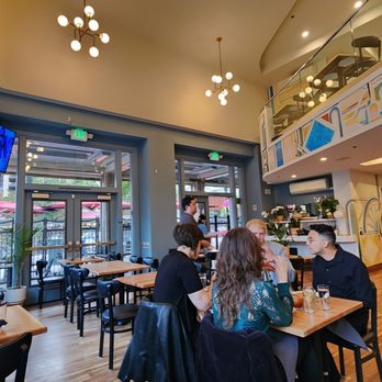 Pizzeria da Laura - The dining room - Pizza Near Me - Berkeley, California