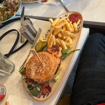 Cutty Sark Cafe & Restaurant - Grilled chicken burger - Coffee & Tea Near Me - London, XGL Cutty Sark Cafe & Restaurant - Grilled chicken burger - Coffee & Tea Near Me - London, XGL