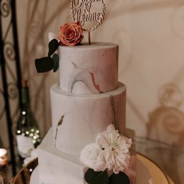 White Marble Wedding Cake 3 Layers with Lemon Lavender Flavor White Marble Wedding Cake 3 Layers with Lemon Lavender Flavor