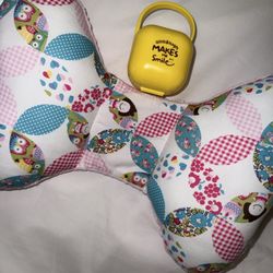 Allo and Lugh - Pillow and pacifier