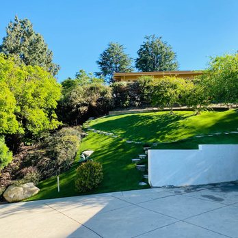 SmartGrass - Side of driveway front yard. - Artificial Turf Near Me - Manhattan Beach, California SmartGrass - Side of driveway front yard. - Artificial Turf Near Me - Manhattan Beach, California