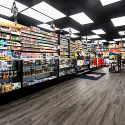 Luna’s Palace Smoke Shop - Lunas Palace
