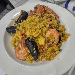 Rice and Beans Diner - Seafood paella