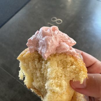 Miette - Day old cupcake - dry cake, cold and stiff frosting. 0/5 - Bakeries Near Me - San Francisco, California Miette - Day old cupcake - dry cake, cold and stiff frosting. 0/5 - Bakeries Near Me - San Francisco, California