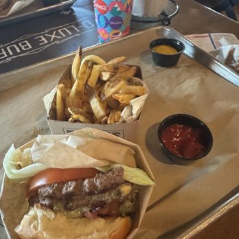 D-Luxe Burger - Burgers Near Me - Lake Buena Vista, Florida D-Luxe Burger - Burgers Near Me - Lake Buena Vista, Florida