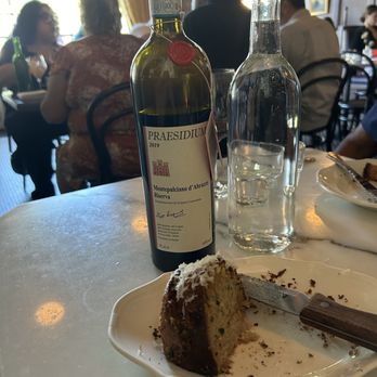 Donna's - Ambiance - Italian Near Me - Los Angeles, California