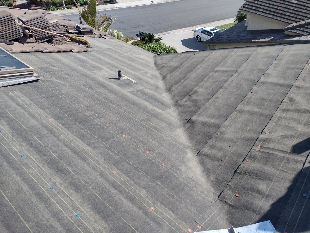 Slide of Valenz Roofing