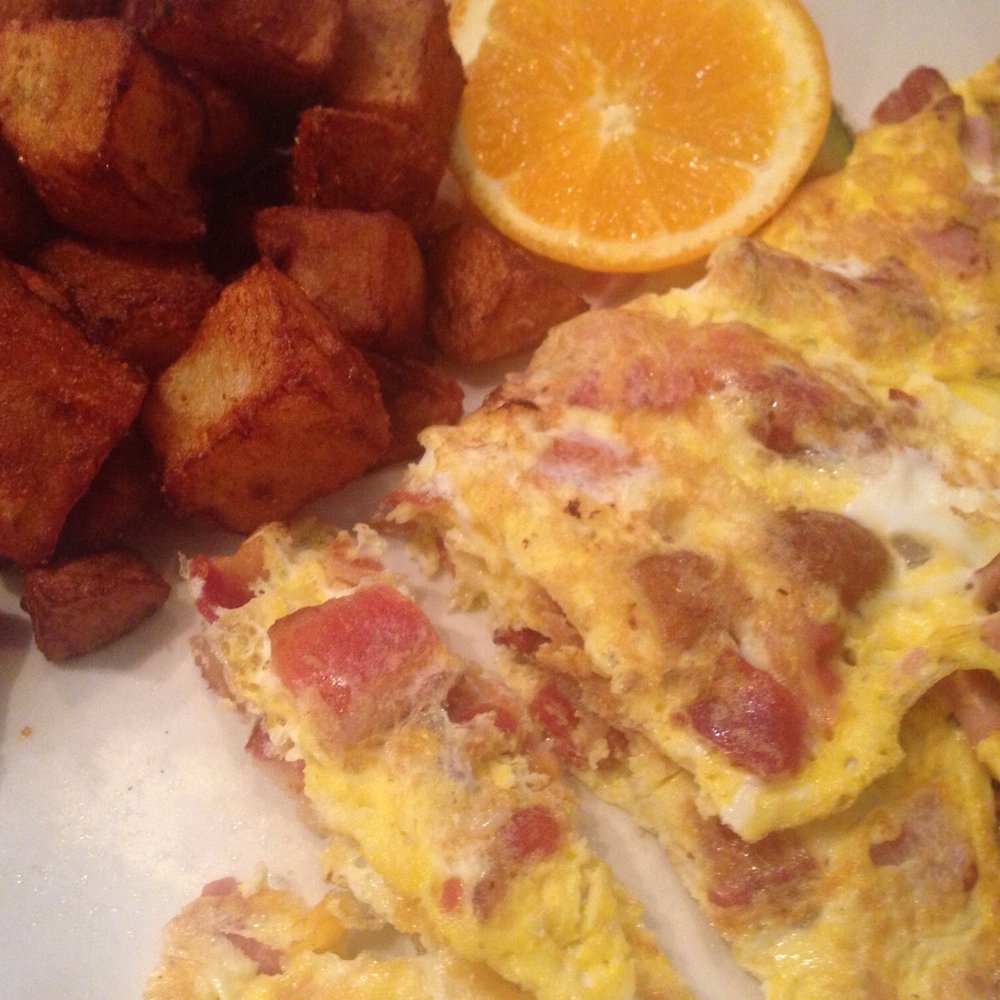 Le Wake & Bacon - Omelette Trois Viandes - Breakfast & Brunch Near Me - Laval, Quebec Le Wake & Bacon - Omelette Trois Viandes - Breakfast & Brunch Near Me - Laval, Quebec