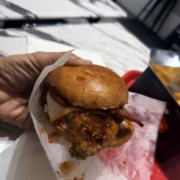 Thai chicken burger with bacon - deadline gourmet! Thai chicken burger with bacon - deadline gourmet!