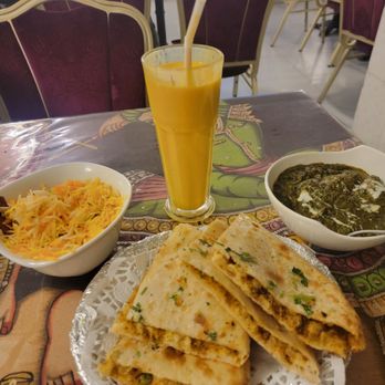 新德里餐廳 - Mutton Sagwala, mutton-stuffed naan, rice and mango Lassi, about $25 - Indian Near Me - Hong Kong, HK