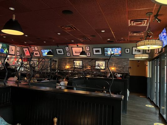 Marlow's Tavern by null