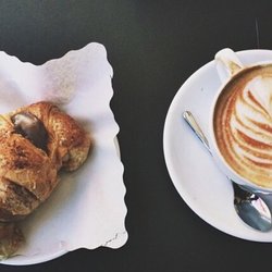 Il Piccolo Diavolo - Il cornetto cioccolato e un cappuccino!