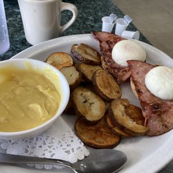 Fleur De Lis - Eggs benedict