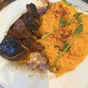 Canard et Champagne - 1/2 duck breast with carrot puree - French Near Me - Paris, 75 Canard et Champagne - 1/2 duck breast with carrot puree - French Near Me - Paris, 75