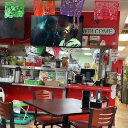 El Kuinito Taqueria - The kitchen