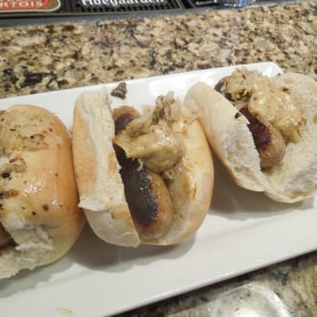 Budweiser Brew House - BRAT SLIDERS !! - Sports Bars Near Me - Saint Louis, Missouri