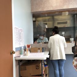 Yeung's Kitchen - Inside YEUNG'S KITCHEN: social distancing. Touchless service.