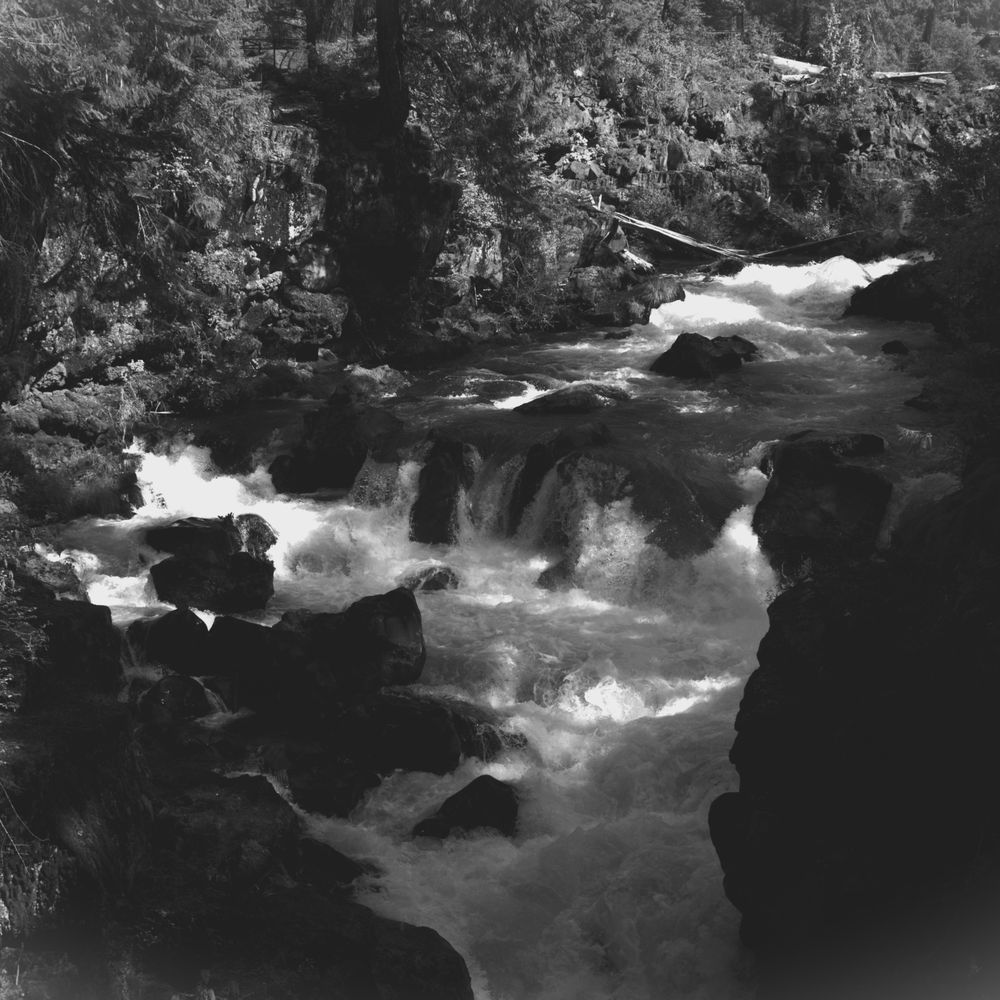 Thai Airliner Crash Kills 83, image size:1000x1000