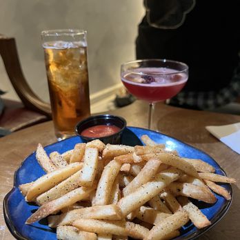 Huuma - Fries - Cocktail Bars Near Me - New York, New York