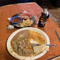 Chili verde with the chips and salsa, rice and beans. Yummy! And my favorite Negra Modelo.
