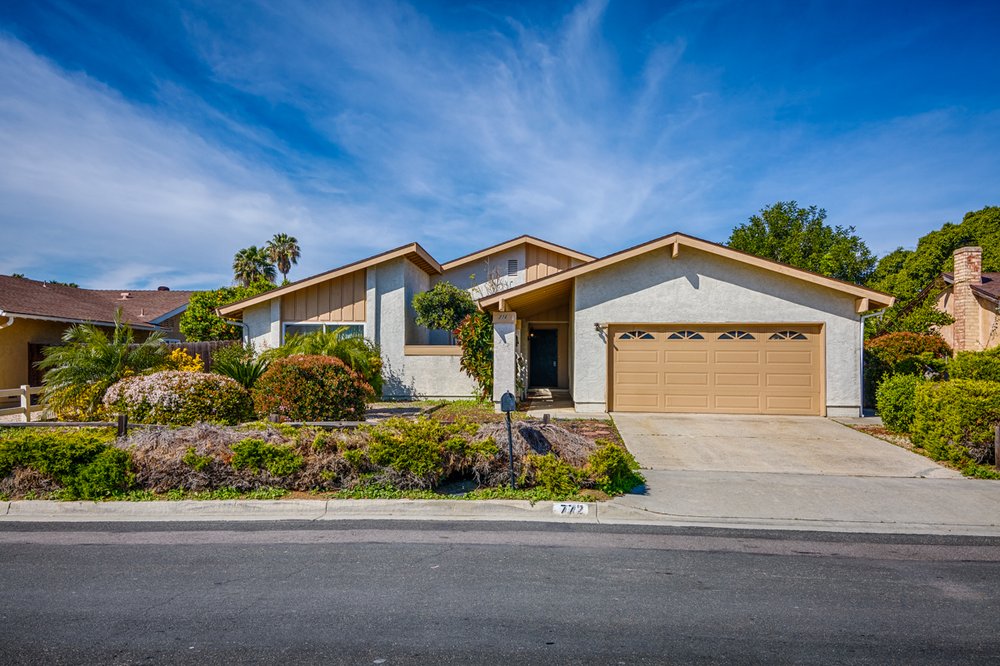 TOWN SQUARE REALTY GROUP Updated October 2024 31 Photos 131 S