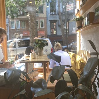 Le Phin - Cute storefront sitting area - great photo opp - Coffee & Tea Near Me - New York, New York