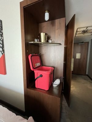 the DOUGLAS, Autograph Collection by null