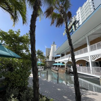 Jimmy Buffett's Margaritaville Restaurant - New American Near Me - Hollywood, Florida