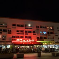 Café de la Tour - De la tour at night ...we went during the day tho