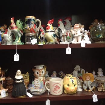 Gilley's Antique Mall - Mugs and ceramics - Antiques Near Me - Plainfield, Indiana