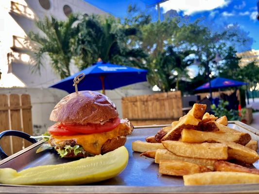 HOWLING WOLF BAR & EATERY - Updated December 2024 - 54 Photos & 29