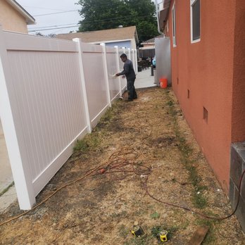 Cuadras Fence - Vinyl fence installed - Fences & Gates Near Me - Compton, California Cuadras Fence - Vinyl fence installed - Fences & Gates Near Me - Compton, California