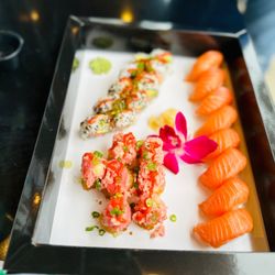 Design Sushi - Salmon Shush, crispy rice with spicy tuna. Spicy tuna roll.
