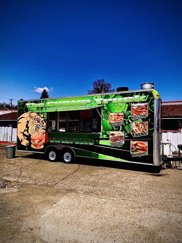 The Chomp Truck  Logo