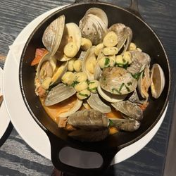 The Atlantic House - Pot of Clams