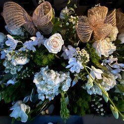 Gainer's  Florist - Flowers were even more amazing on the first day. I didn't get many pix, but noticed unloading van a day later how gorgeous they still were.