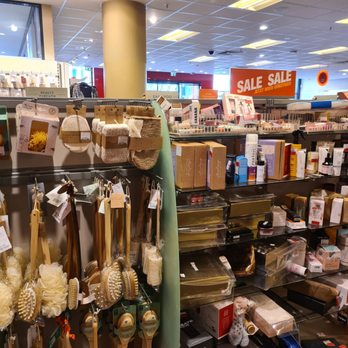 TK Maxx - Bathroom stuff. - Fashion Near Me - Berlin, BE
