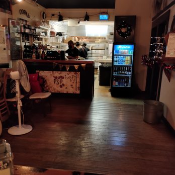 Prison Street Pizza - Inside - Pizza Near Me - Lahaina, Hawaii