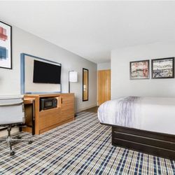 AmericInn by Wyndham Wausau - Guest room