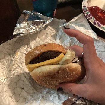 Braum's - Cheeseburger - Fast Food Near Me - Stillwater, Oklahoma