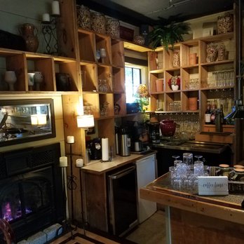 PineCrest Inn Bed & Breakfast - Bed & Breakfast Near Me - Gorham, Maine