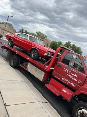 Flatbed Towing - Transform your towing experience with us! We're all about lightning-fast, dependable service that puts YOU first. Our commitment to professionalism and customer satisfaction ensures that when you choose us, you're choosing a towing experience like no other – quick, reliable, and all about YOU!