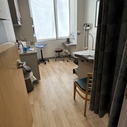 Pacific Women's Obstetrics & Gynecology Medical Group - Exam room at PWOG