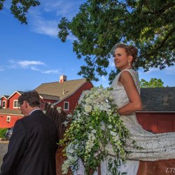Garden Party Florist - Our wedding day! My bouquet was simply magnificent! Thank you Jean for your creation.