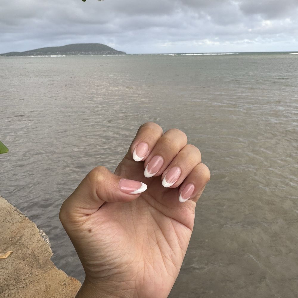 Gradient Nail - gel french tip - Nail Salons Near Me - Honolulu, Hawaii