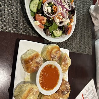 Golden Pizza - Garlic knots and house salad - Pizza Near Me - Winter Park, Florida Golden Pizza - Garlic knots and house salad - Pizza Near Me - Winter Park, Florida