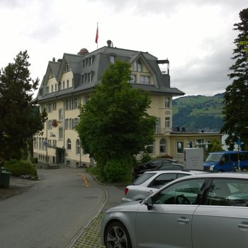 Strandhotel Belvédère - Walking to hotel - Restaurants Near Me - Spiez, BE