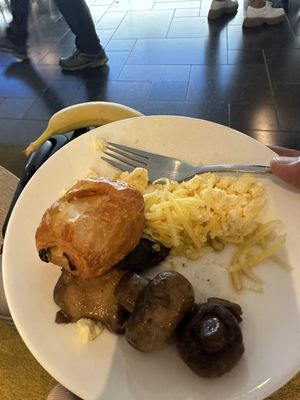 KLM Crown Lounge 25 (Schengen) by null