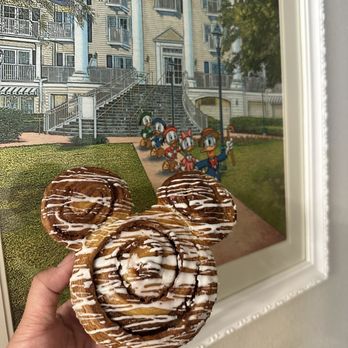 Carousel Coffee - Cinnamon Bun - Coffee & Tea Near Me - Lake Buena Vista, Florida